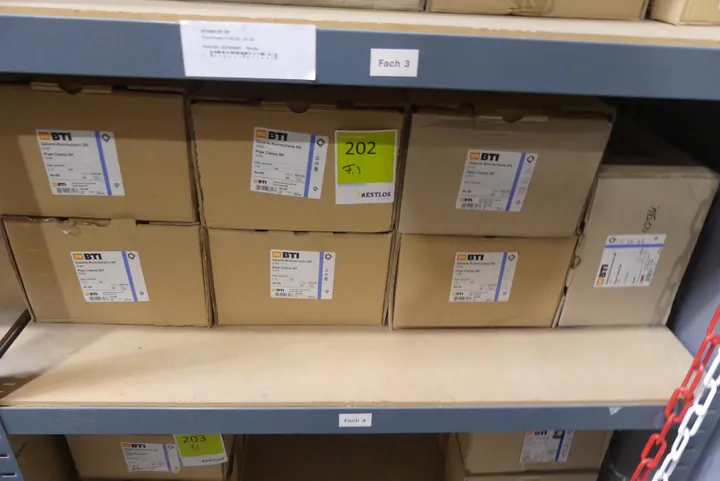 Konvolut BTI Gelenk-Rohrschelle SK G-RS, 1½, M8, 44-49, blau verzinkt Umfang: Fachinhalt